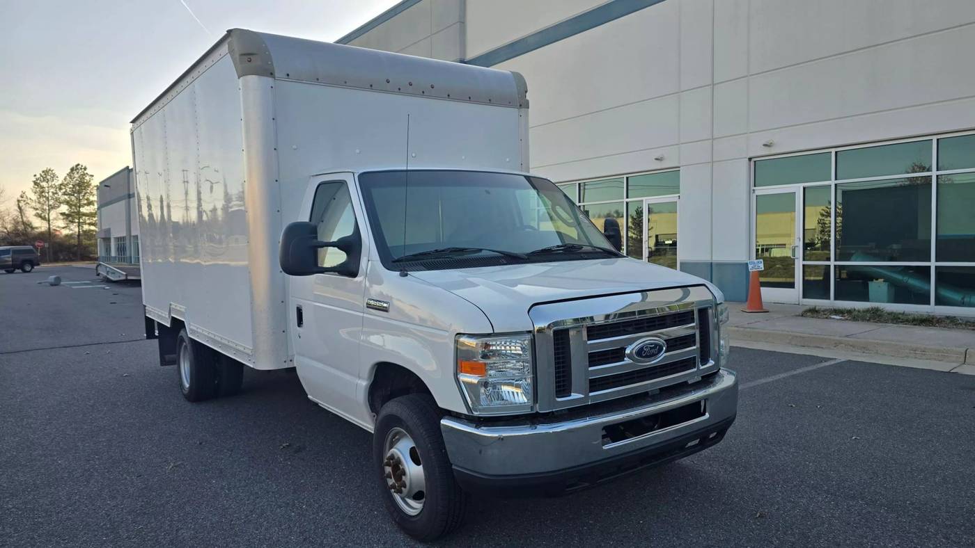 2016 Ford Econoline Commercial Cutaway E-350 — Chassis Cab Truck — 130,000 mi — Chantilly, VA