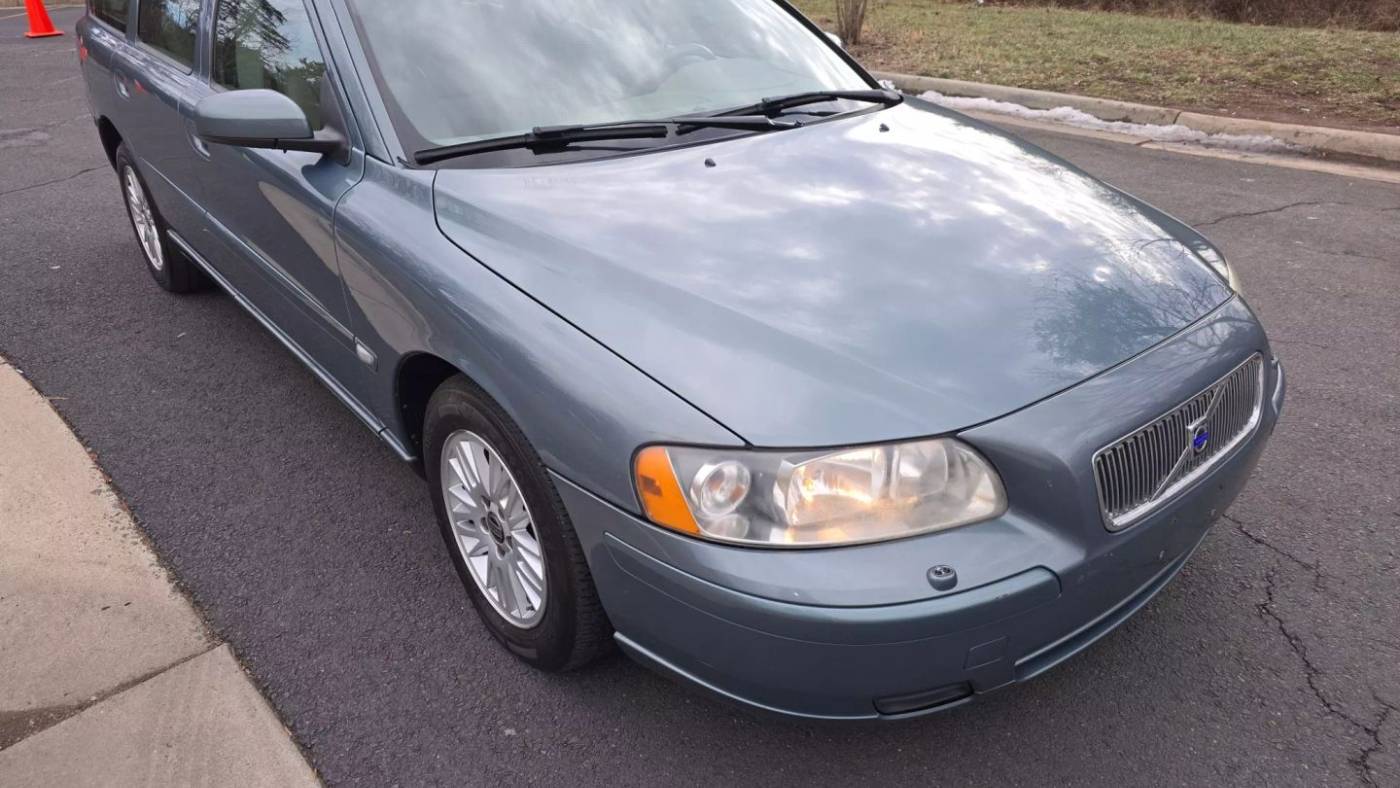 2005 Volvo V70 2.4 — Wagon — 144,100 mi — Chantilly, VA