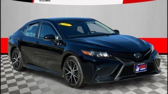 2022 Toyota Camry Hybrid SE — Sedan — 27,519 mi — Middle Island, NY
