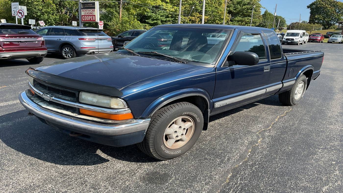 2000 Chevrolet S-10 LS — Pickup Truck — 99,428 mi — Hanover, PA