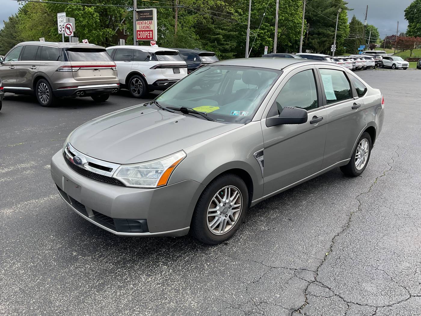2008 Ford Focus SE — Sedan — 141,262 mi — Hanover, PA