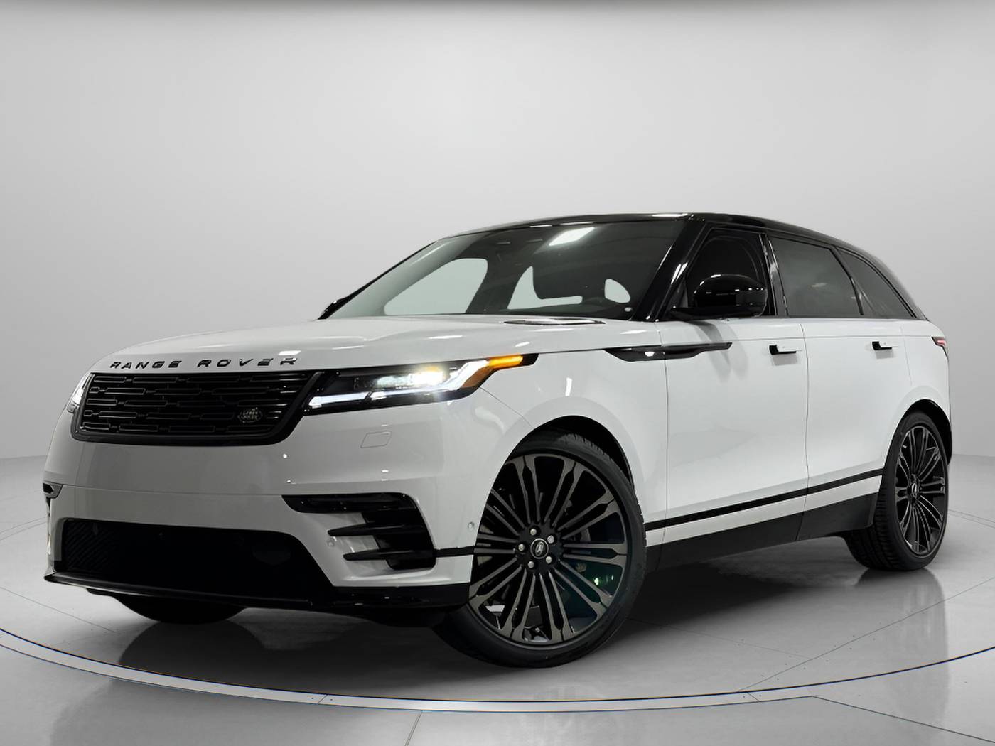 2026 Land Rover Range Rover Velar Dynamic SE — SUV — 17 mi — Creve Coeur, MO
