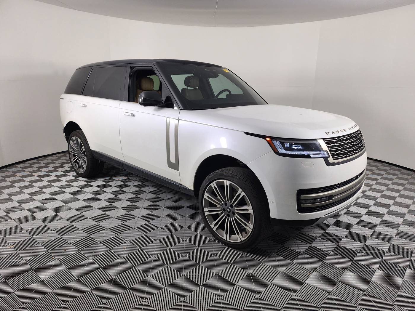 2024 Land Rover Range Rover SE — SUV — 23,305 mi — Creve Coeur, MO
