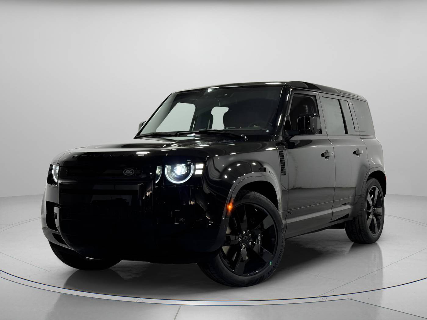 2026 Land Rover Defender 110 V8 P525