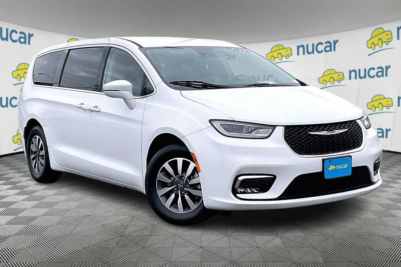 2022 Chrysler Pacifica Hybrid Touring L — Minivan — 78,595 mi — Norwood, MA