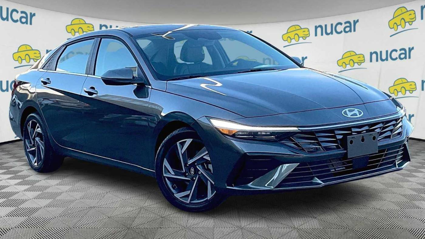 2025 Hyundai Elantra Limited — Sedan — 138 mi — Norwood, MA