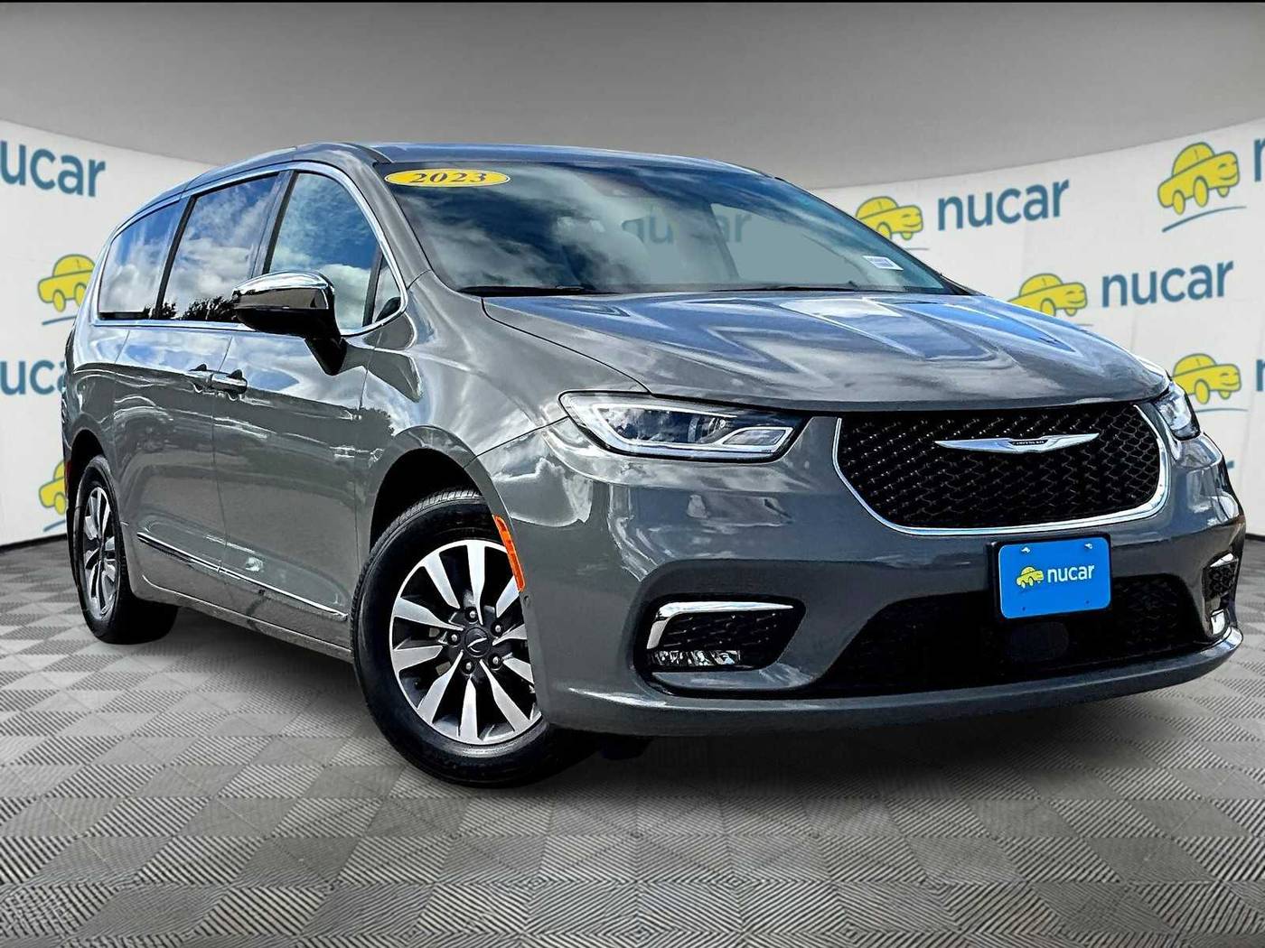 2023 Chrysler Pacifica Hybrid Limited — Minivan — 12,133 mi — North Attleboro, MA