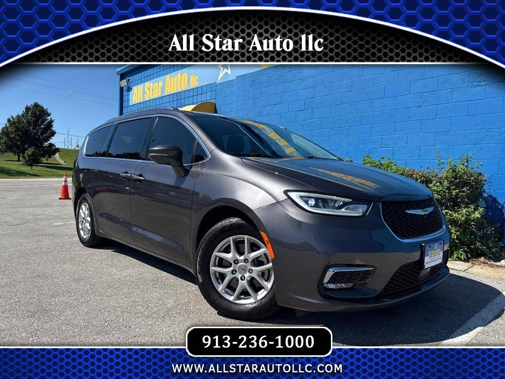 2021 Chrysler Pacifica Touring L — Minivan — 102,326 mi — Merriam, KS