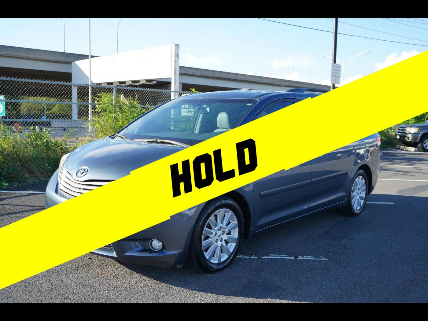 2014 Toyota Sienna XLE — Minivan — 19,962 mi — Honolulu, HI