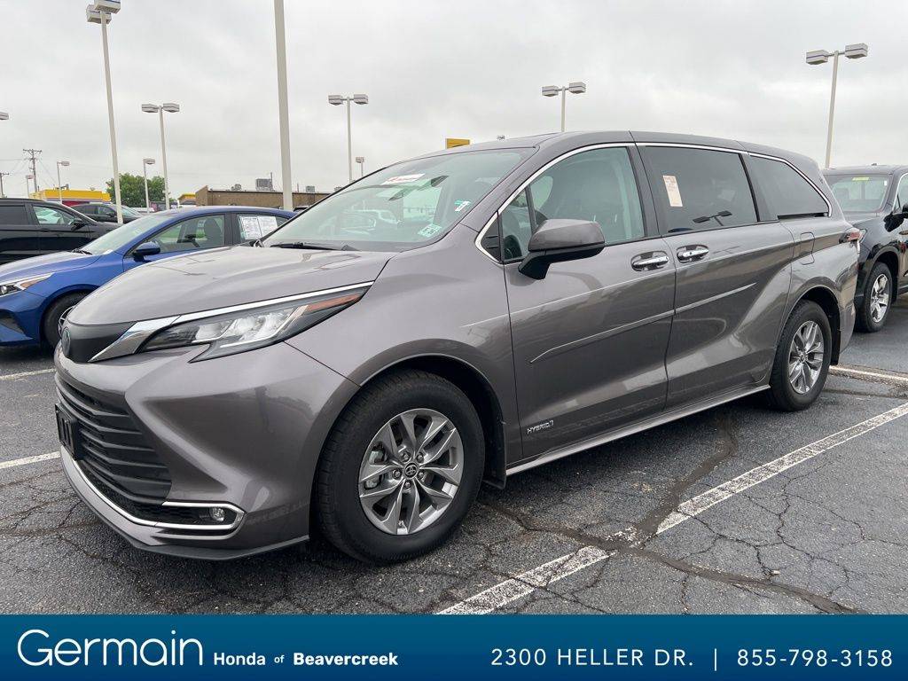 2021 Toyota Sienna XLE — Minivan — 96,164 mi — Beavercreek, OH