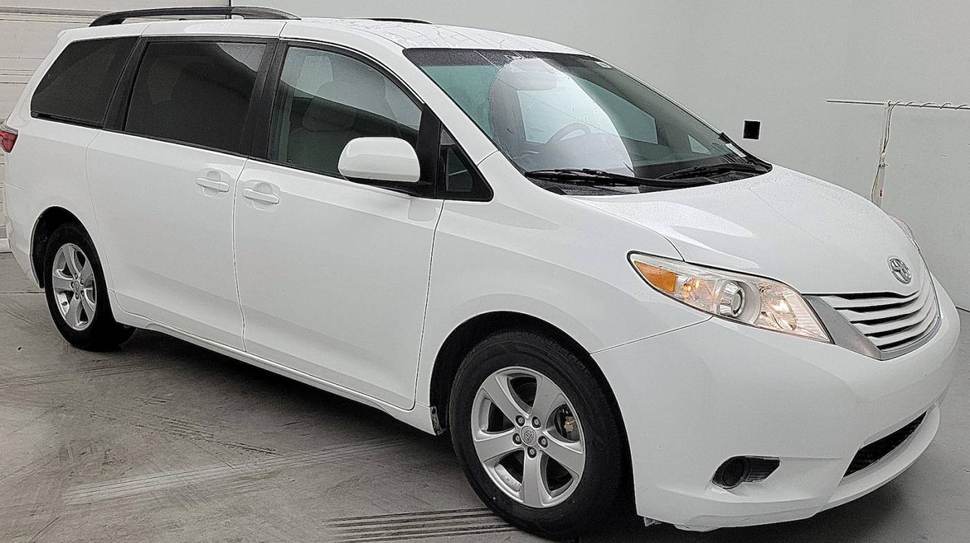 2015 Toyota Sienna LE — Minivan — 94,540 mi — Palmdale, CA