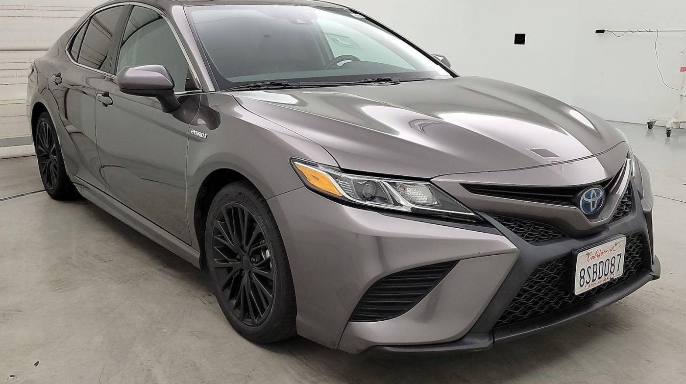 2020 Toyota Camry Hybrid SE — Sedan — 32,861 mi — Palmdale, CA