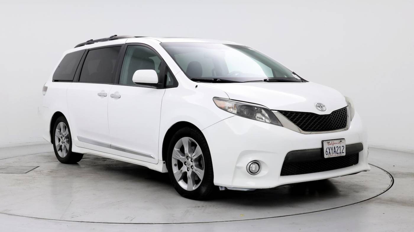 2013 Toyota Sienna SE — Minivan — 87,396 mi — Palmdale, CA
