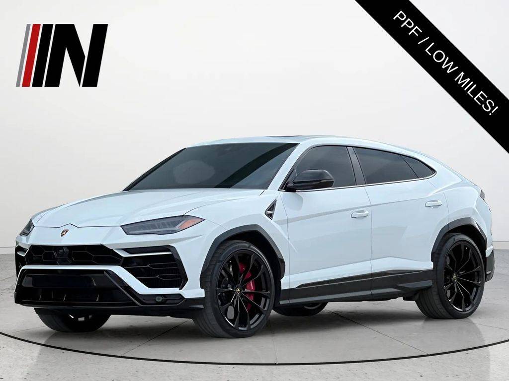 2022 Lamborghini Urus Standard