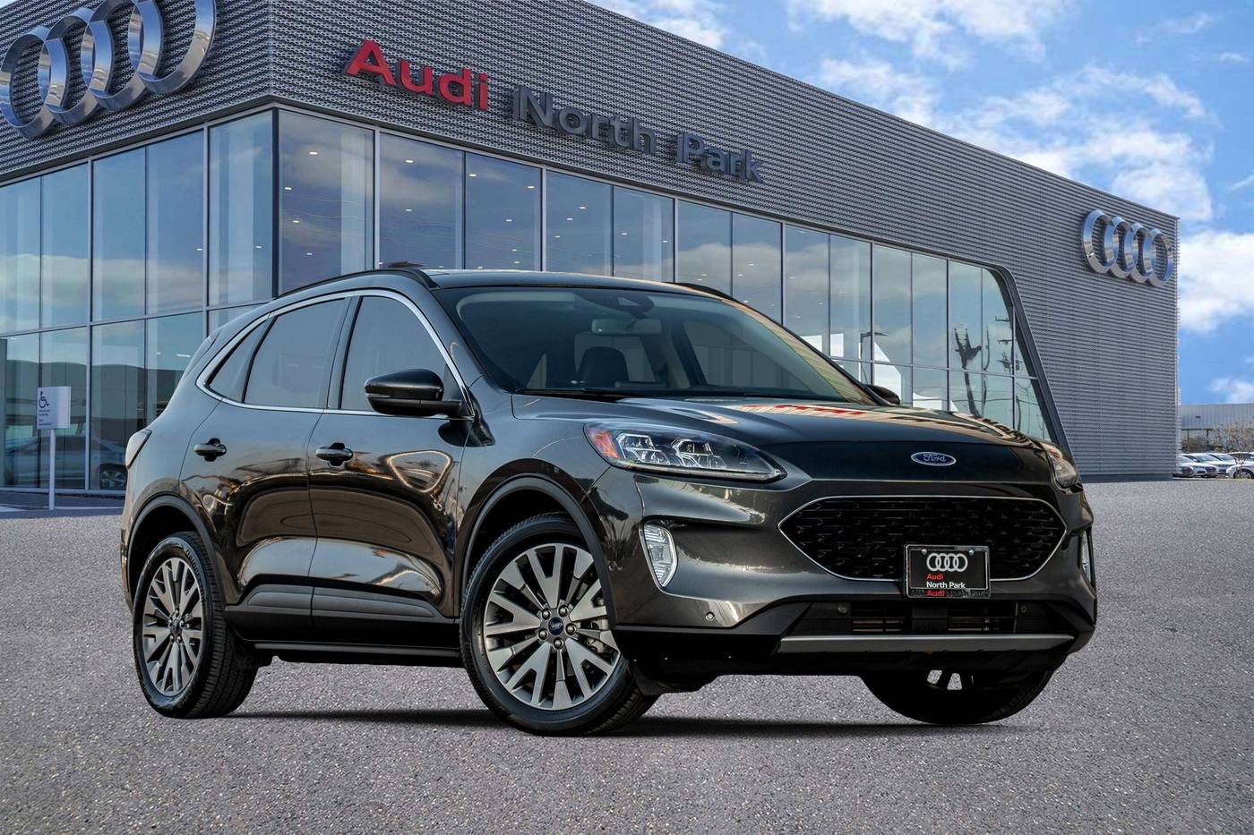 2020 Ford Escape Titanium — SUV — 28,804 mi — Selma, TX