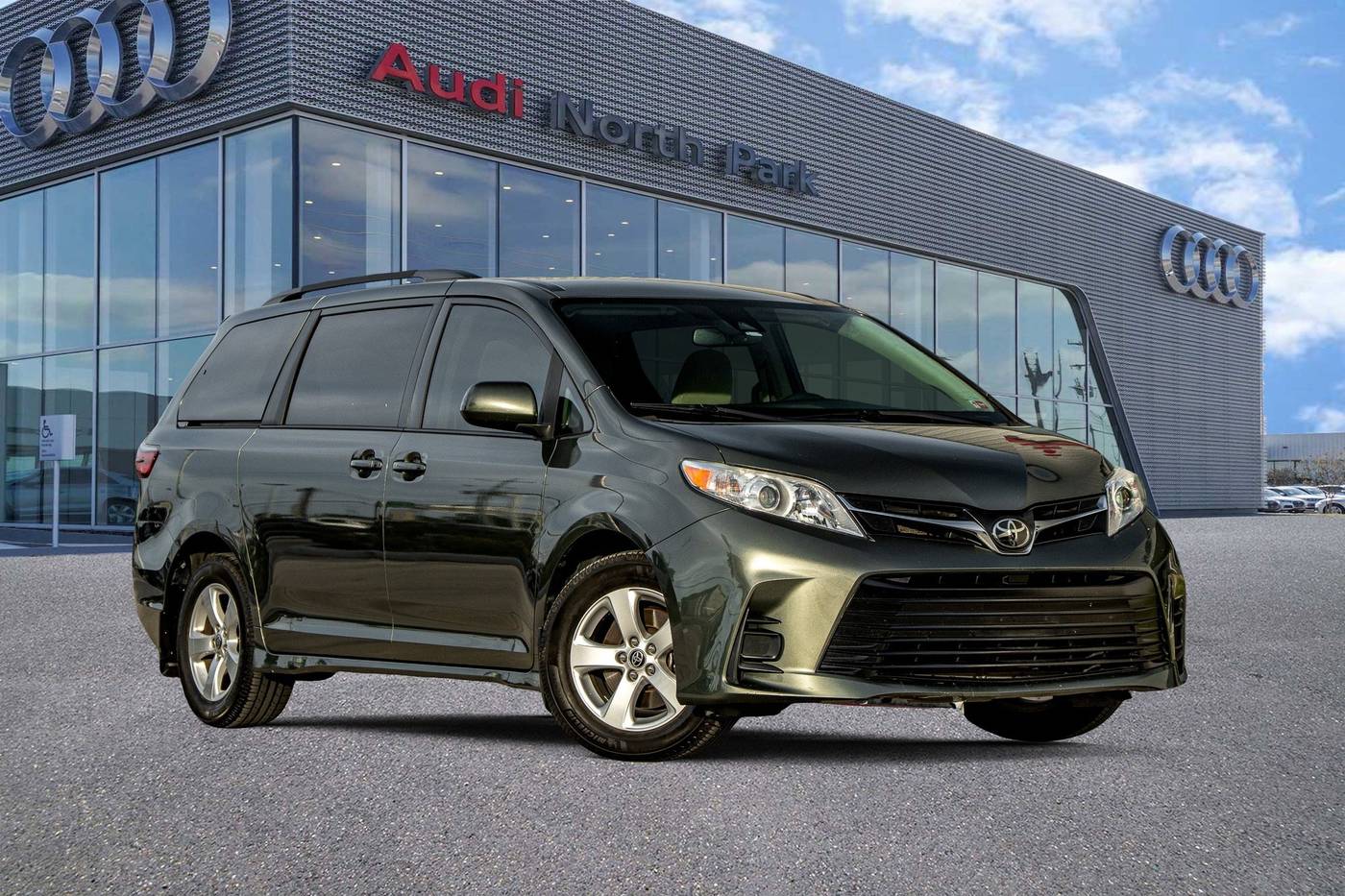 2020 Toyota Sienna LE — Minivan — 96,311 mi — Selma, TX