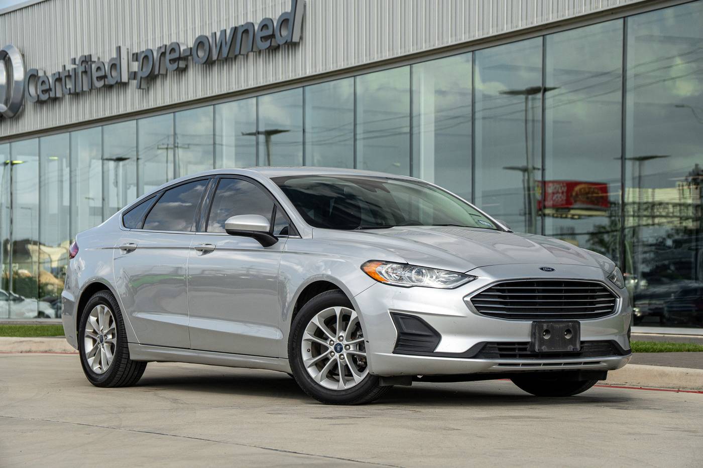 2019 Ford Fusion SE — Sedan — 49,815 mi — Selma, TX