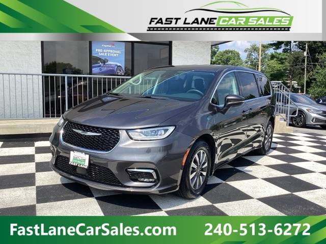 2023 Chrysler Pacifica Hybrid Touring L — Minivan — 58,233 mi — Hagerstown, MD