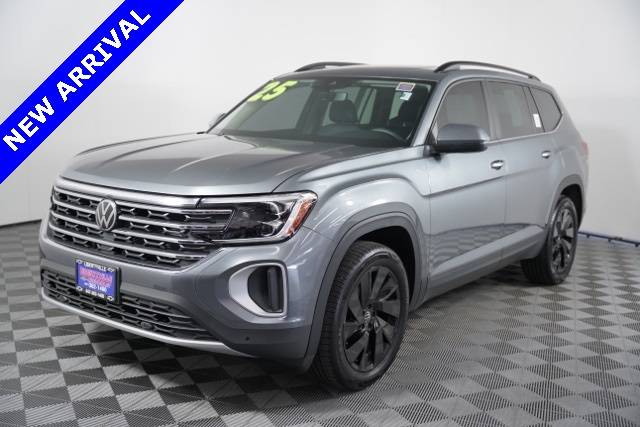 2025 Volkswagen Atlas SE with Technology — SUV — 6,395 mi — Libertyville, IL