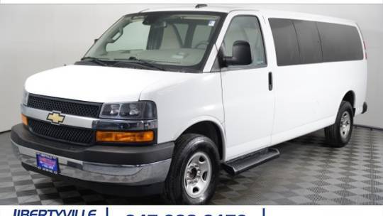 2022 Chevrolet Express Passenger LT — Passenger Van — 45,939 mi — Libertyville, IL