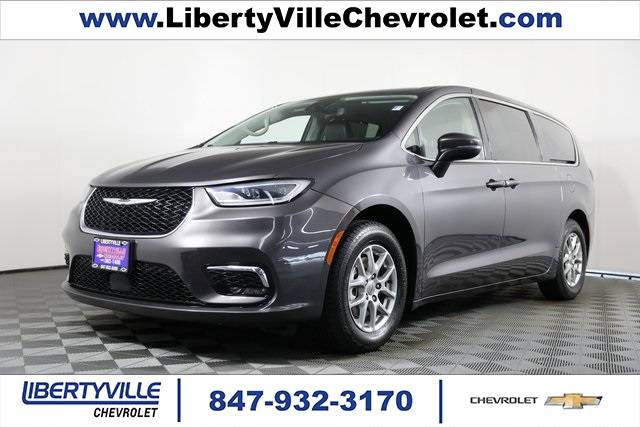 2023 Chrysler Pacifica Touring L — Minivan — 53,983 mi — Libertyville, IL