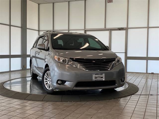 2017 Toyota Sienna XLE — Minivan — 97,284 mi — Palatine, IL