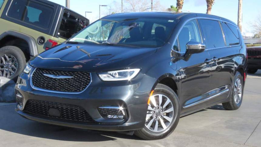 2023 Chrysler Pacifica Hybrid Limited — Minivan — 53,413 mi — Henderson, NV