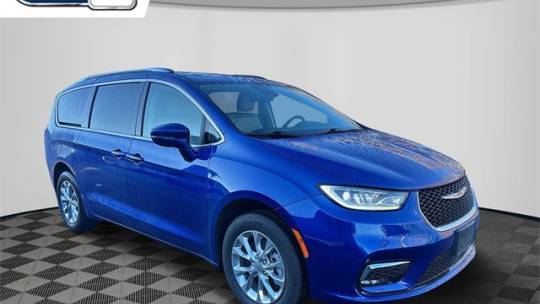 2021 Chrysler Pacifica Touring L — Minivan — 71,606 mi — Brockton, MA