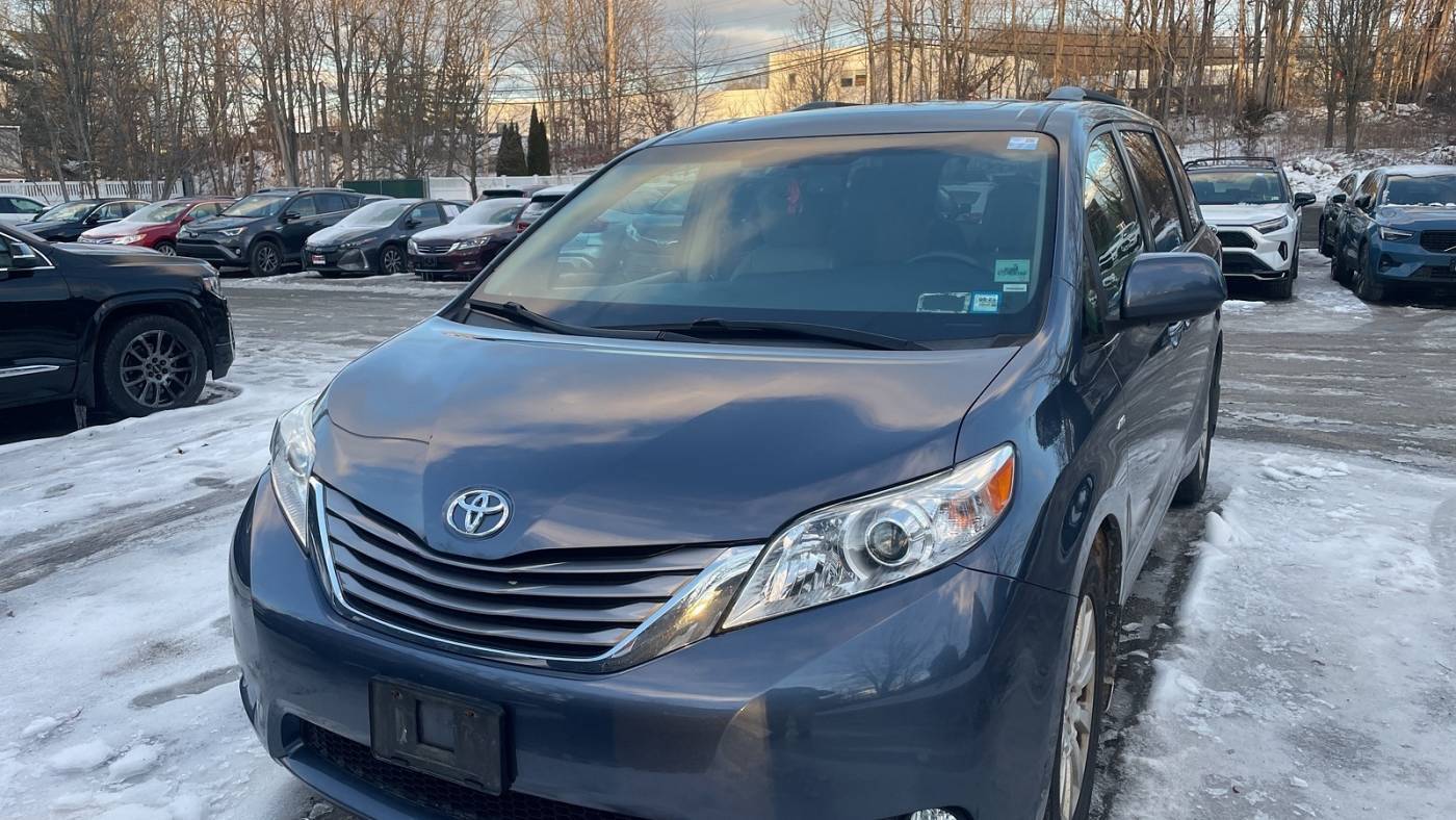 2017 Toyota Sienna XLE Premium — Minivan — 92,182 mi — Wappingers Falls, NY