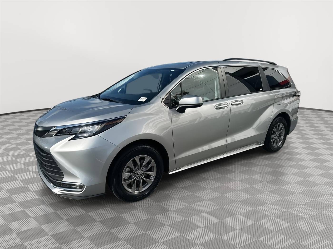 2023 Toyota Sienna XLE — Minivan — 37,044 mi — Homestead, FL