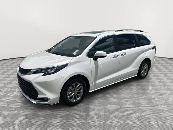 2024 Toyota Sienna XLE — Minivan — 26,337 mi — Homestead, FL