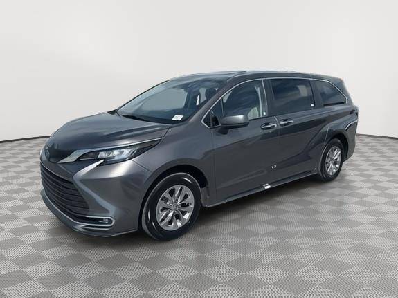 2023 Toyota Sienna XLE — Minivan — 30,698 mi — Homestead, FL