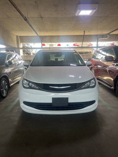 2017 Chrysler Pacifica Touring — Minivan — 99,245 mi — Creve Coeur, MO