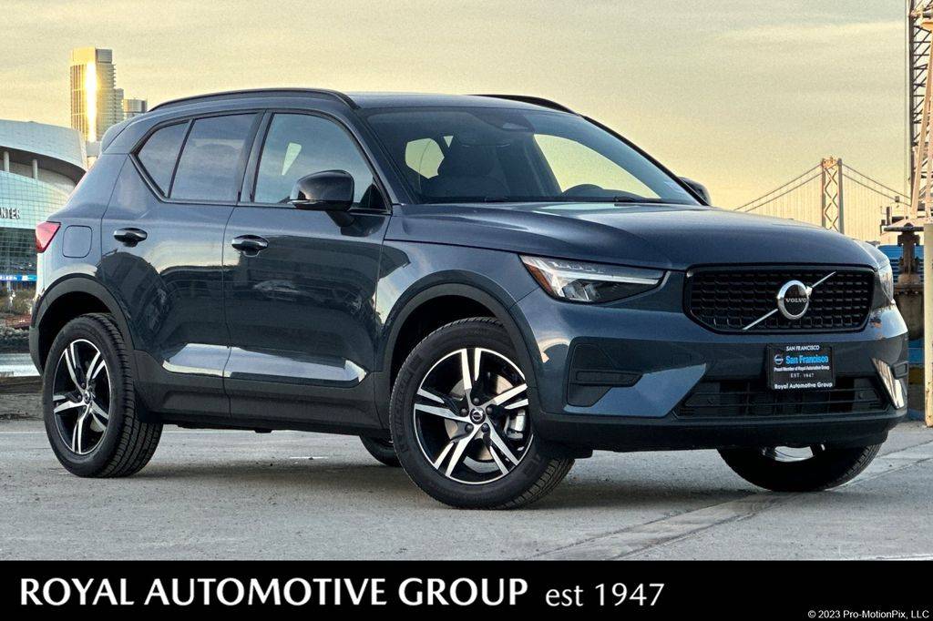 2026 Volvo XC40 B4 Core