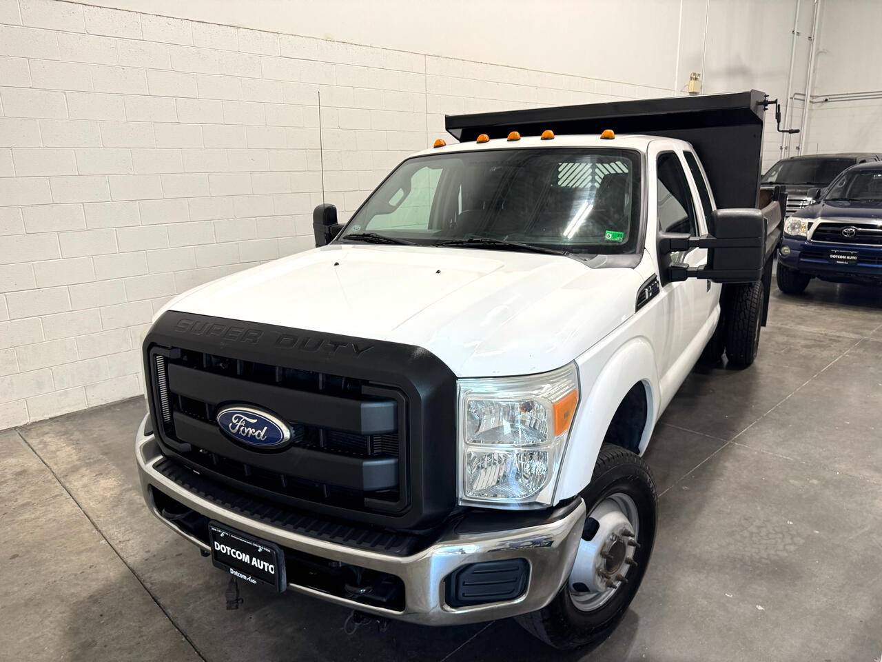 2011 Ford Super Duty F-350 Chassis Cab Lariat — Chassis Cab Truck — 114,019 mi — Chantilly, VA