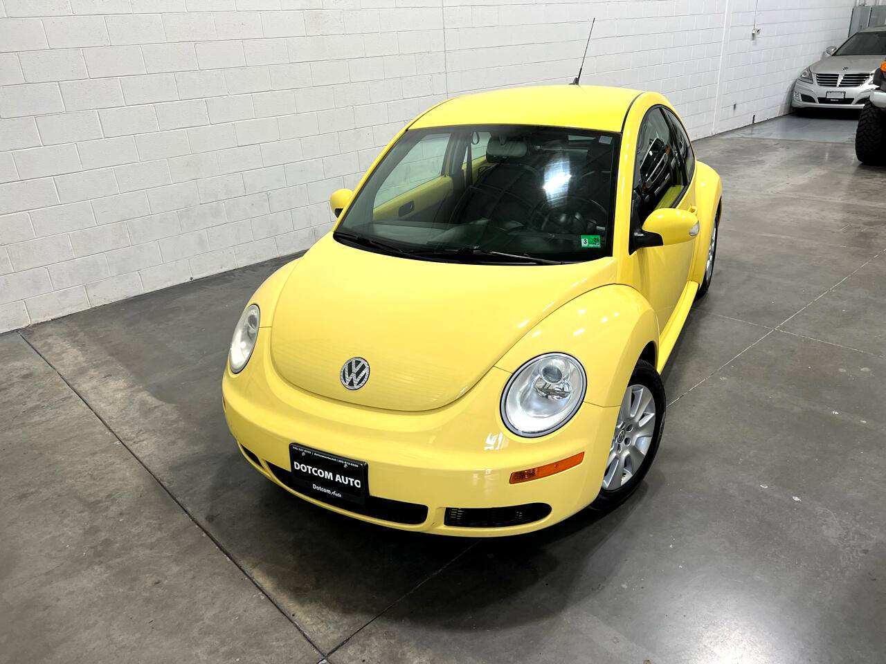 2010 Volkswagen New Beetle Base — Coupe — 87,363 mi — Chantilly, VA