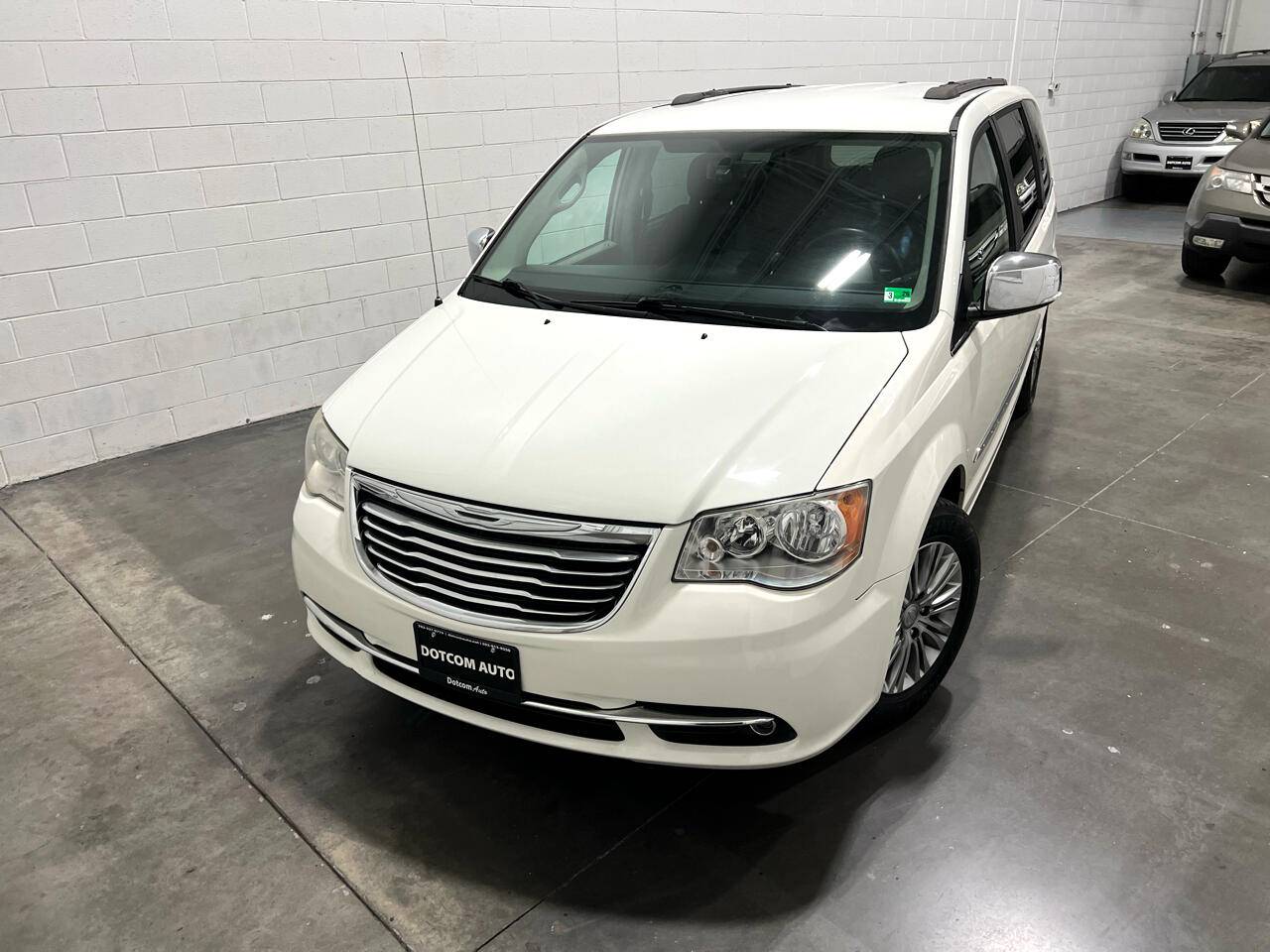 2013 Chrysler Town & Country Touring-L — Minivan — 87,821 mi — Chantilly, VA