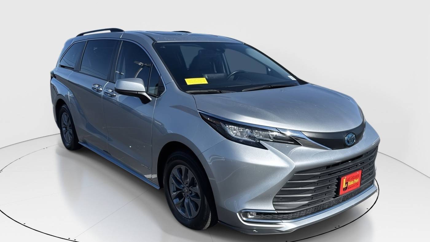 2021 Toyota Sienna XLE — Minivan — 72,083 mi — Manor, TX
