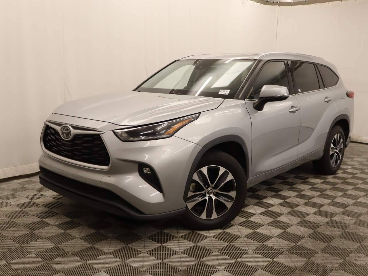 2021 Toyota Highlander XLE — SUV — 52,607 mi — Scottsdale, AZ