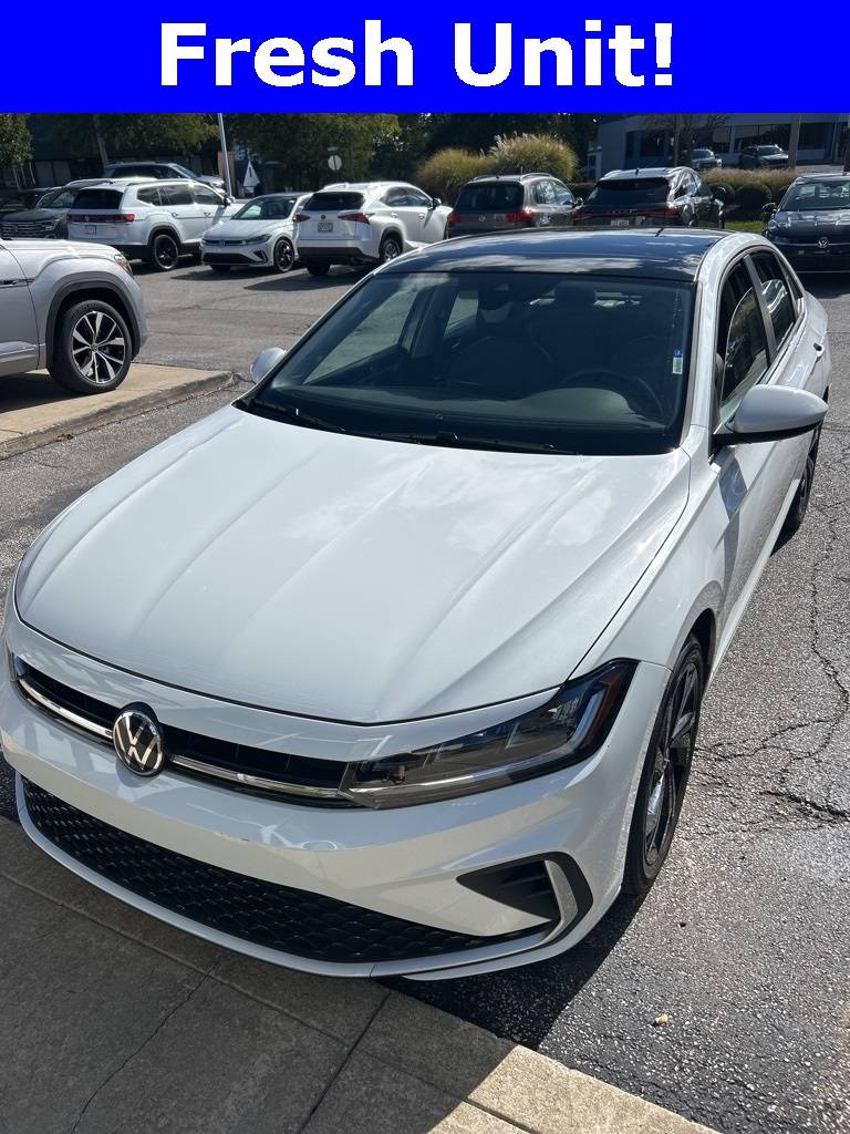 2025 Volkswagen Jetta SE — Sedan — 4,369 mi — North Olmsted, OH