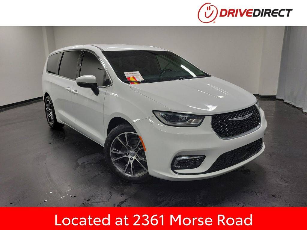 2023 Chrysler Pacifica Touring L — Minivan — 99,207 mi — Columbus, OH