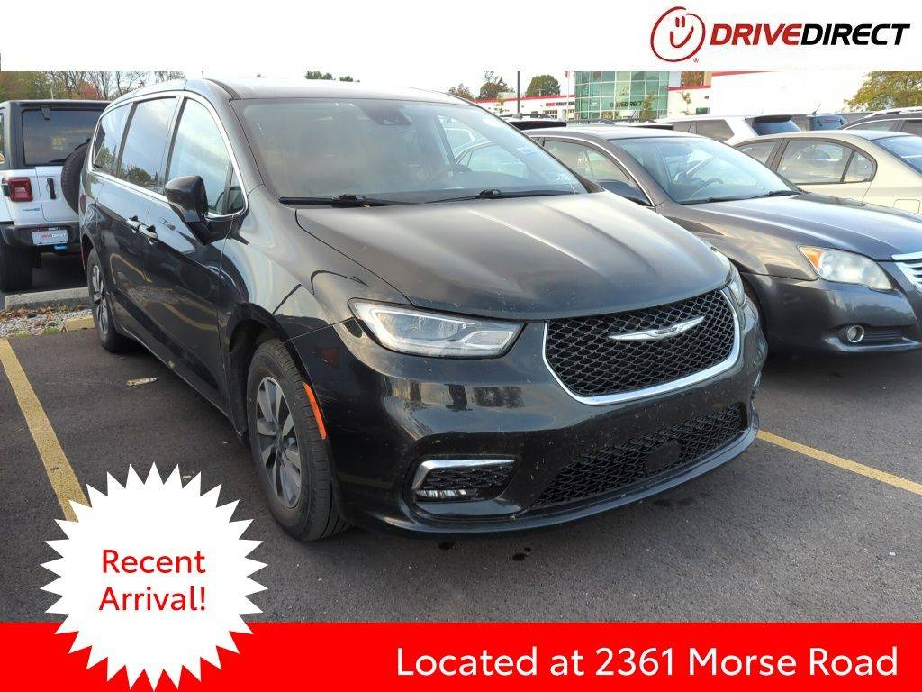 2022 Chrysler Pacifica Hybrid Touring L — Minivan — 82,322 mi — Columbus, OH