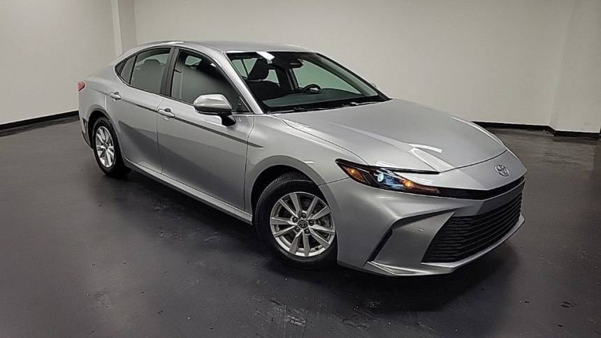 2025 Toyota Camry LE — Sedan — 5,843 mi — Columbus, OH