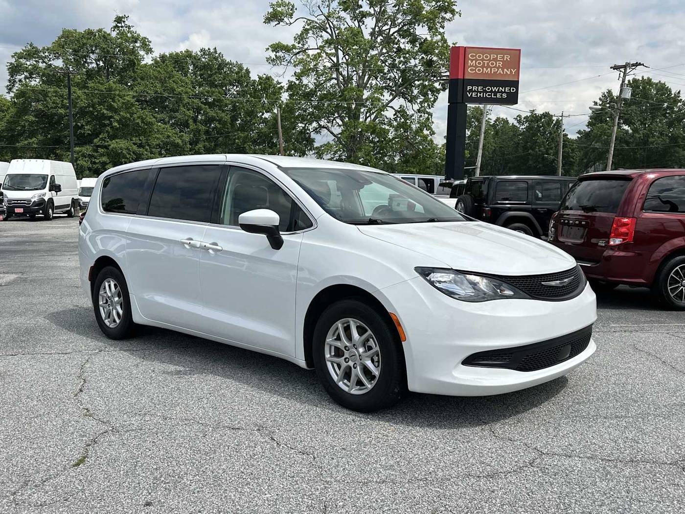 2023 Chrysler Voyager LX — Minivan — 60,807 mi — Clinton, SC