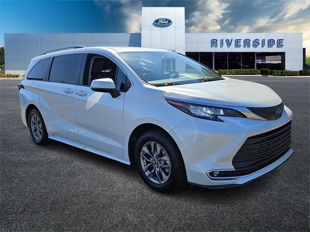 2023 Toyota Sienna XLE — Minivan — 24,147 mi — Macon, GA