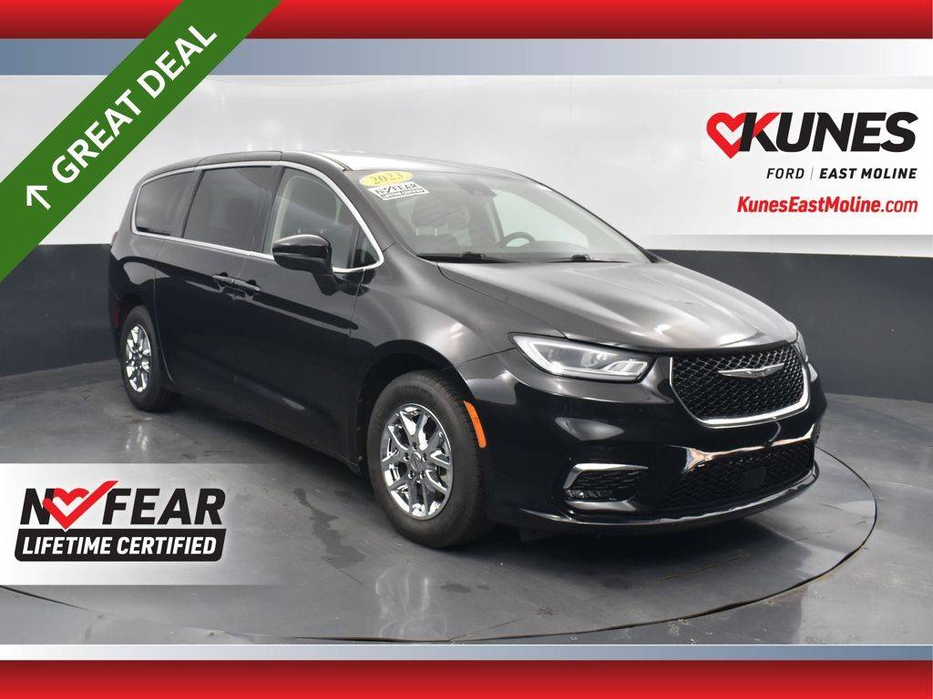 2023 Chrysler Pacifica Touring L — Minivan — 87,247 mi — East Moline, IL