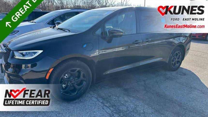 2022 Chrysler Pacifica Hybrid Touring L — Minivan — 85,134 mi — East Moline, IL