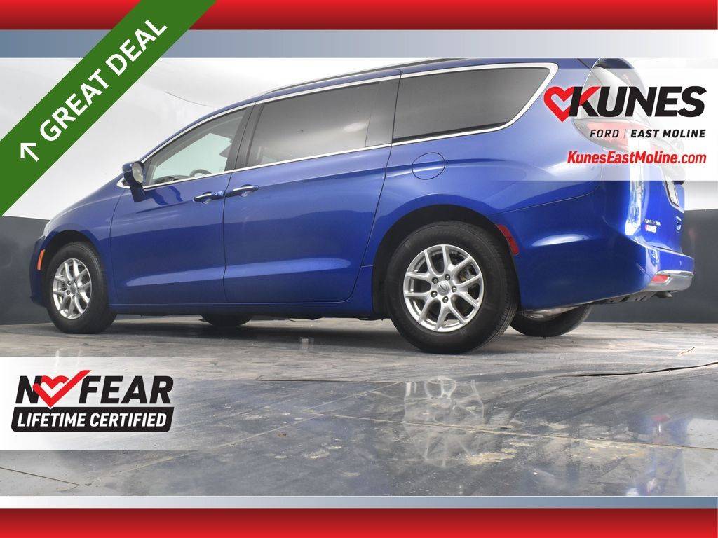 2021 Chrysler Pacifica Touring L — Minivan — 55,716 mi — East Moline, IL