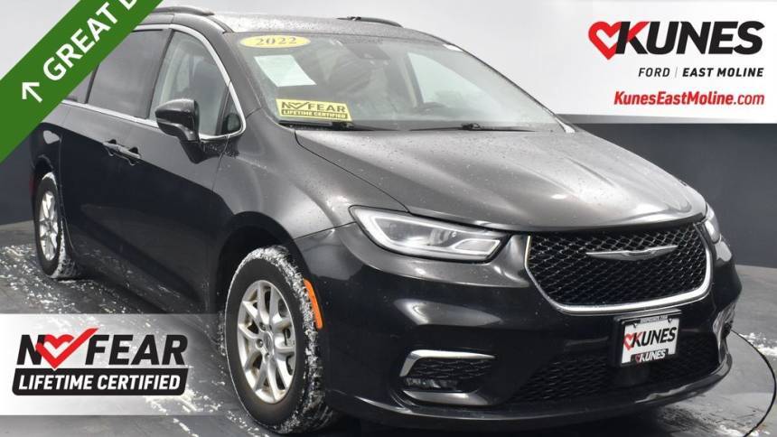 2022 Chrysler Pacifica Touring L — Minivan — 72,637 mi — East Moline, IL
