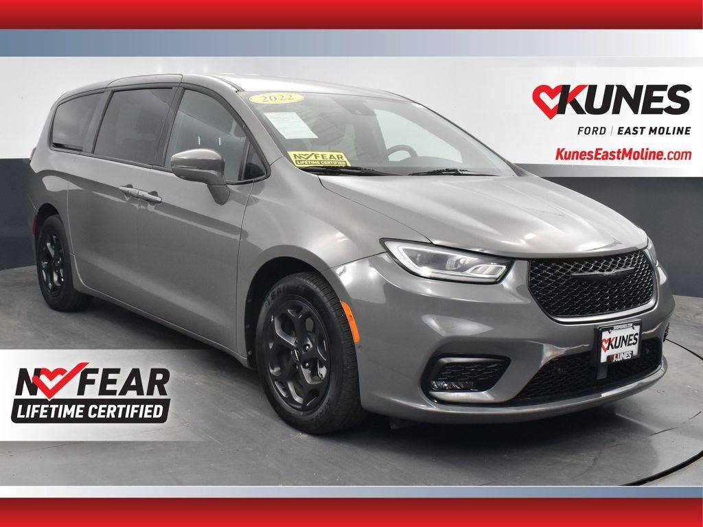 2022 Chrysler Pacifica Hybrid Touring L — Minivan — 68,568 mi — East Moline, IL